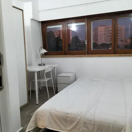 Apartment Retreat View Tagu River *